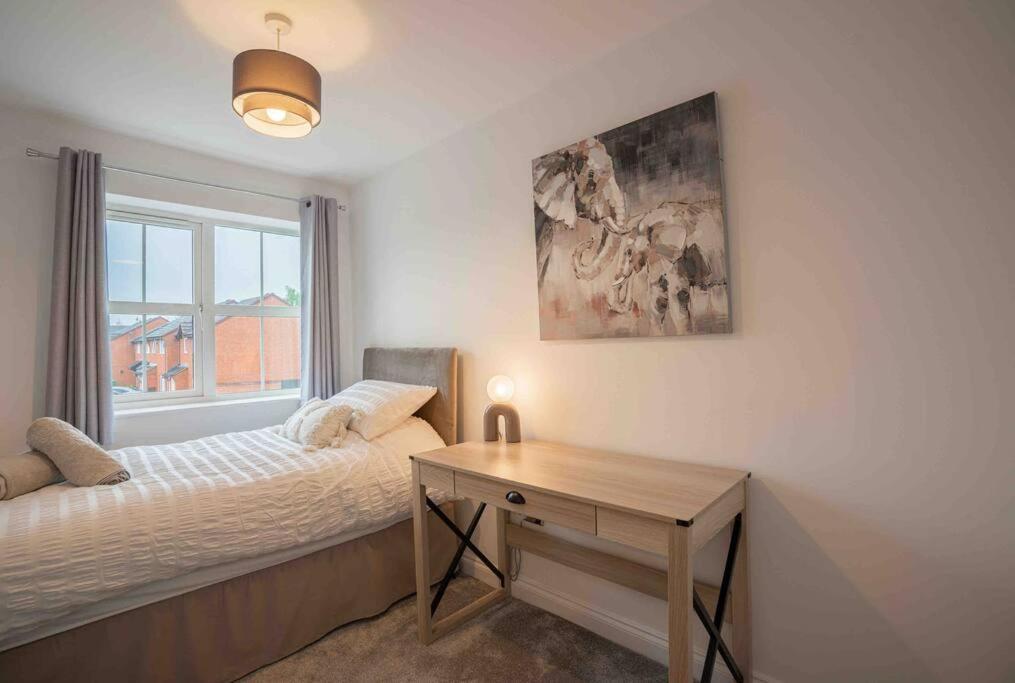Stunning Abode 5 Min From Nec & Bhx, Pets Allowed Marston Green Extérieur photo